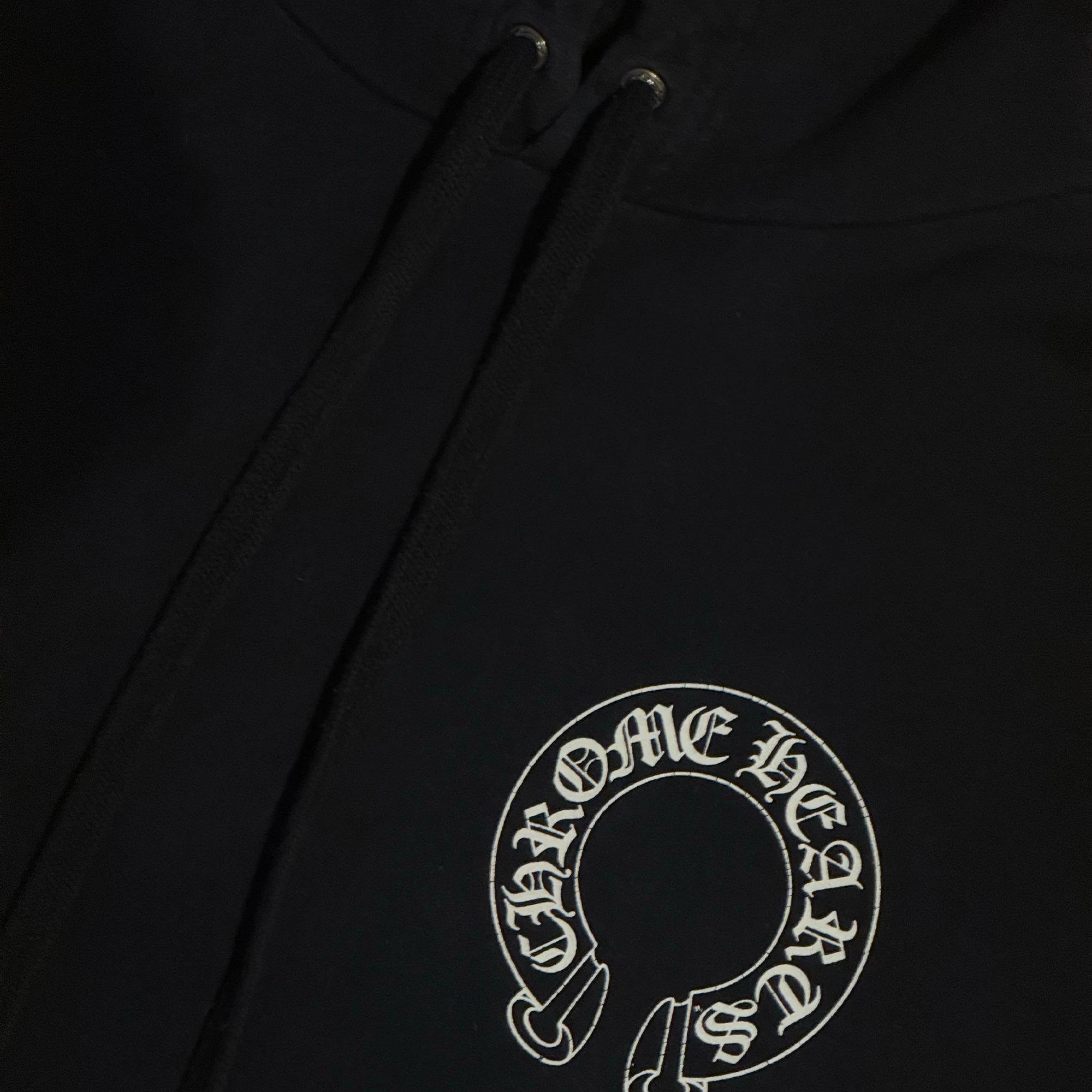 Stencil Sleeve Graphic "Black"